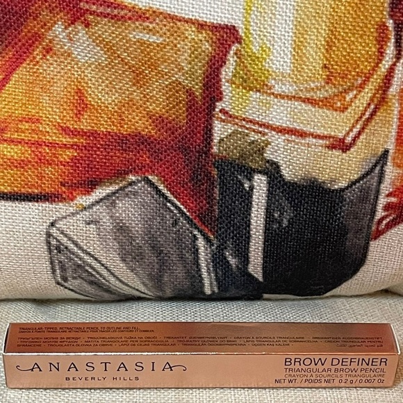 Anastasia Beverly Hills Brow Definer | Medium Brown - Picture 7 of 8